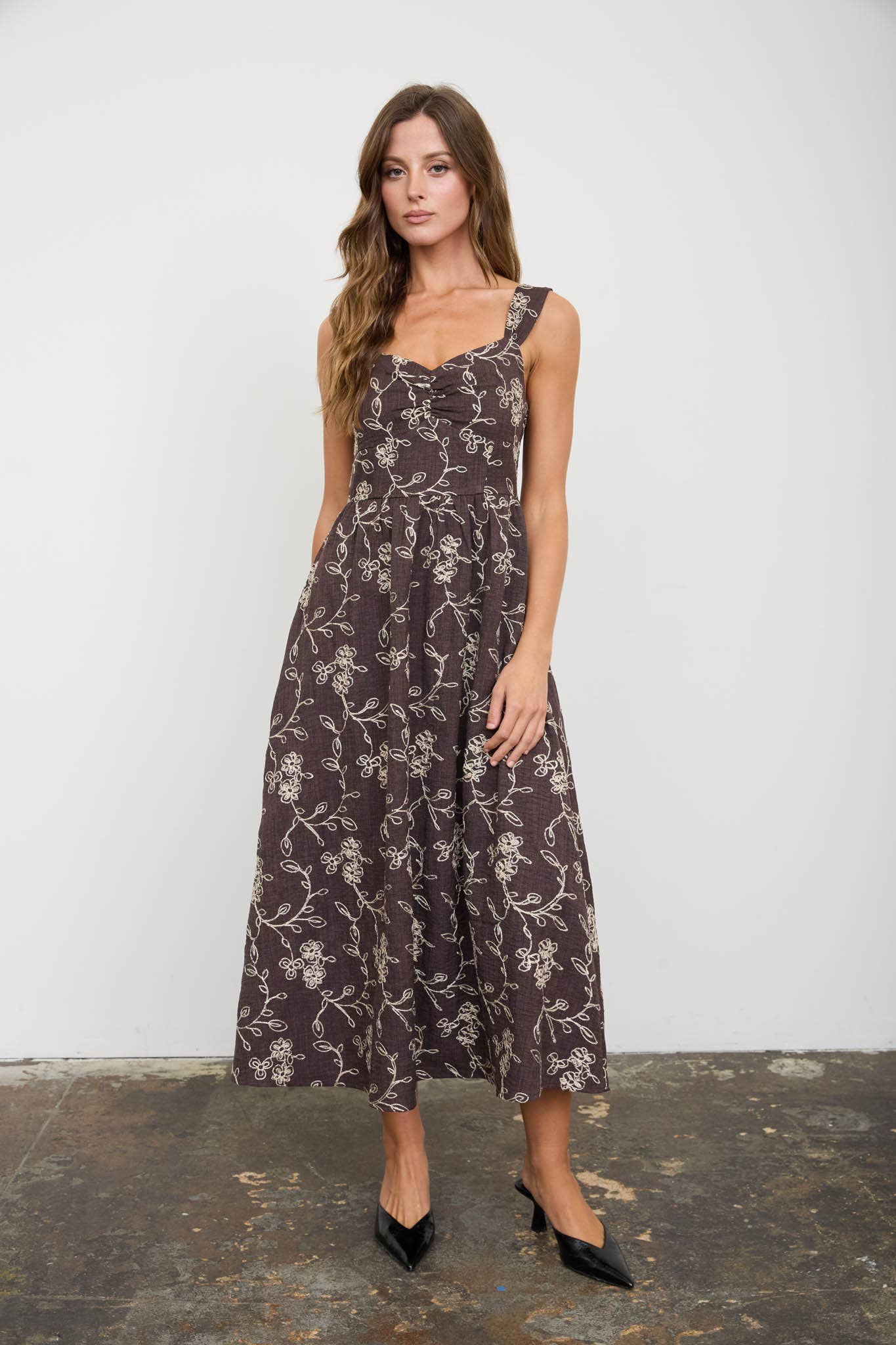 STELLA EMBROIDERED FLORAL SWEETHEART MIDI DRESS