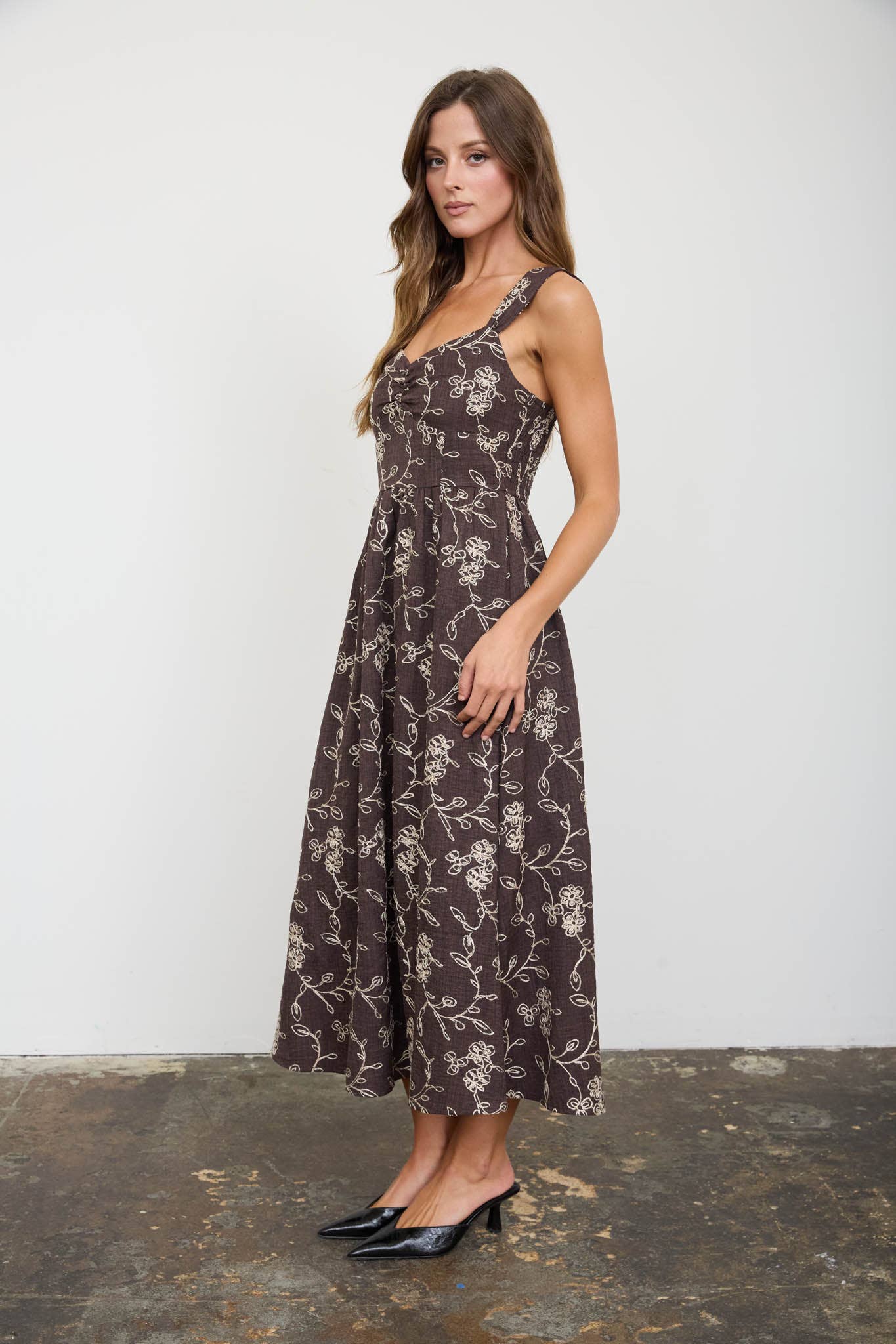 STELLA EMBROIDERED FLORAL SWEETHEART MIDI DRESS