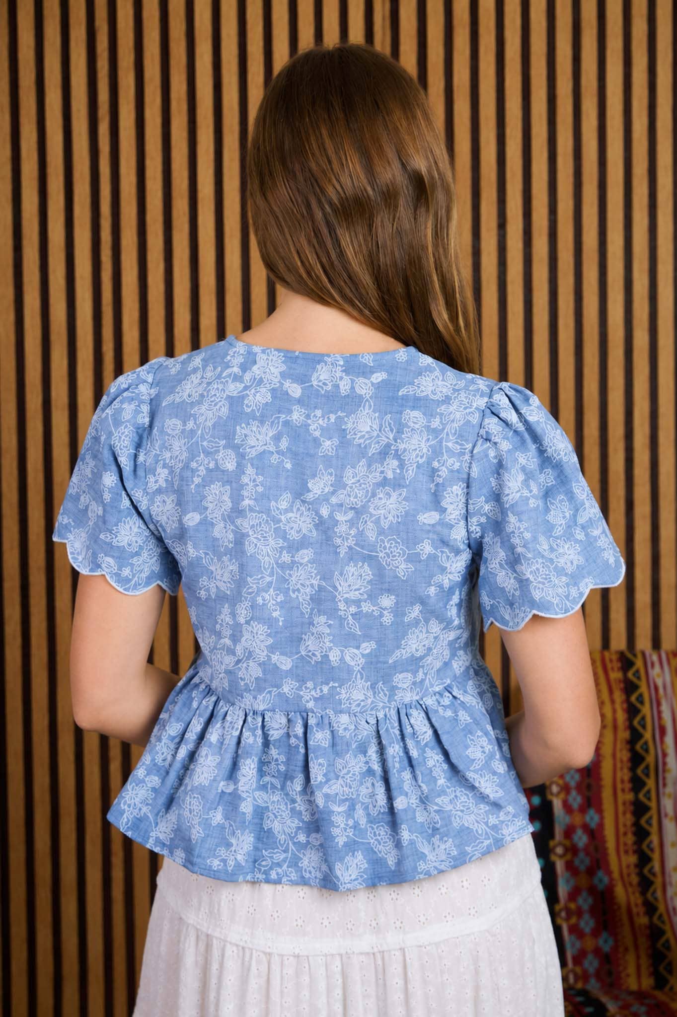 COURTNEY FLORAL EMBROIDERY FRONT TIE SCALLOPED PEPLUM TOP